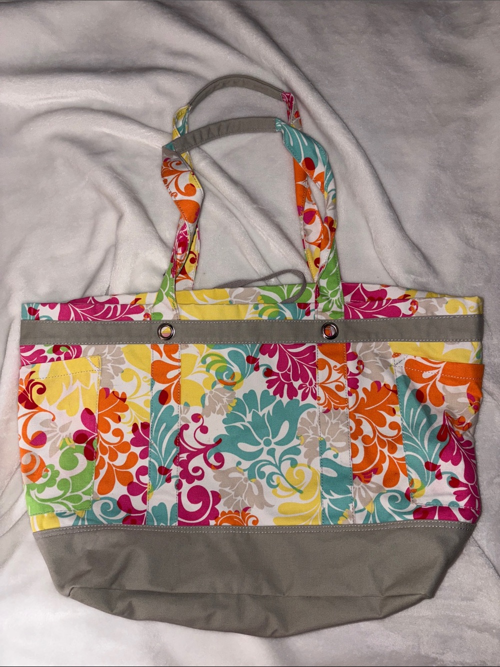 Thirty-One Gifts Large Canvas Tote in the Island Damask